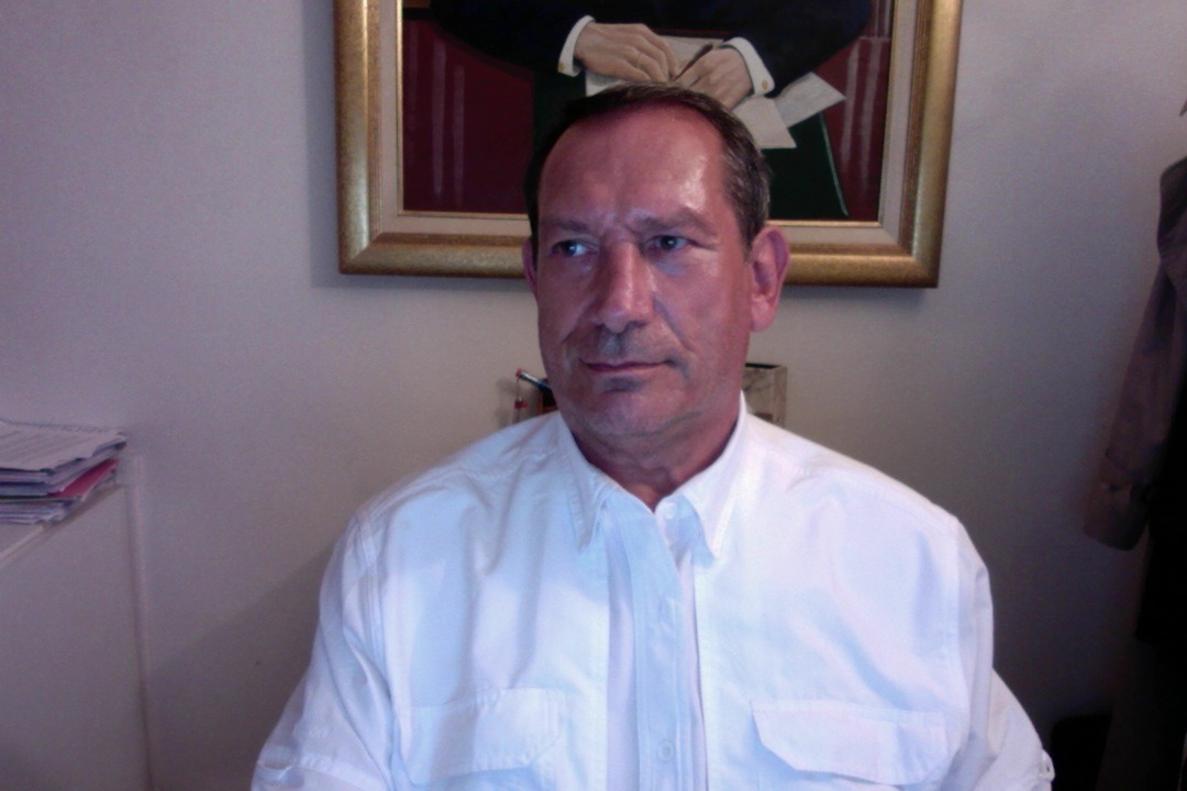 Perfil de Charles-emile